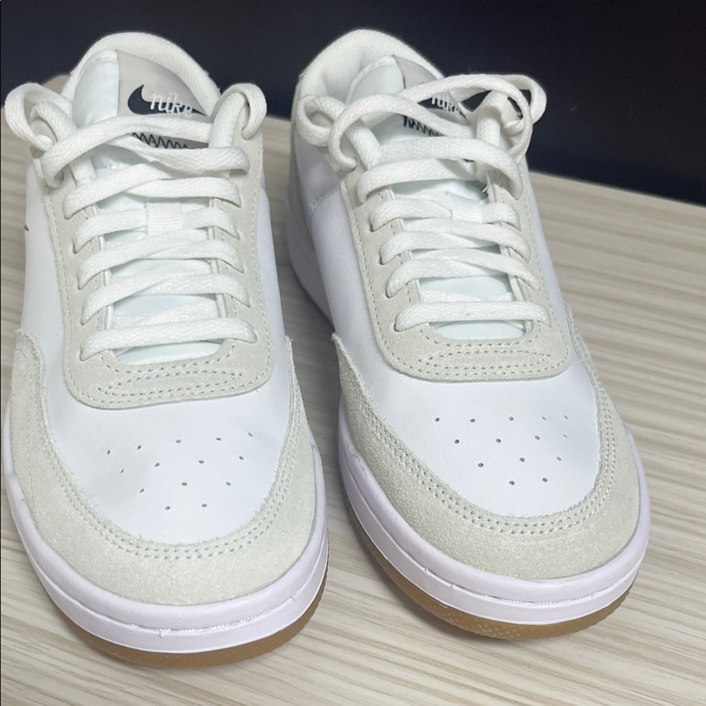 Nike Women’s White and Cream Sneakers!! NWOB 🤍